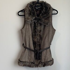 Vintage Dolce Cabo Brown Faux Fur Herringbone Weaved Belted Vest Size Medium
